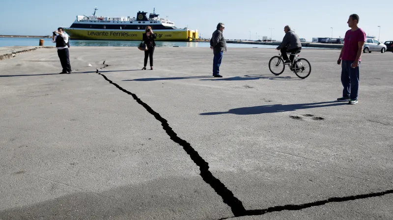 Poničený přístav na řeckém ostrově Zakynthos