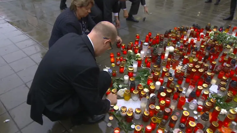 Bohuslav Sobotka na pietním místě