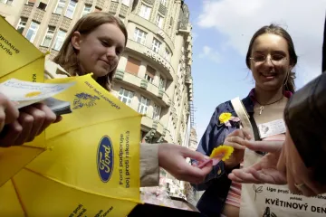 Květinový den už po osmnácté: Kupte kvítek proti rakovině