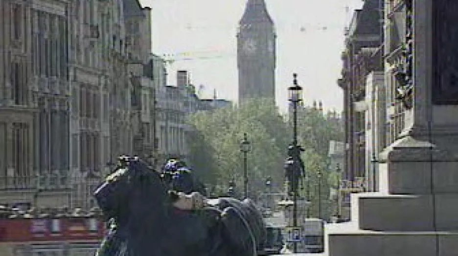 Big Ben z Trafalgar Square