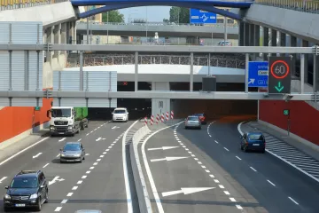 Královopolskými tunely jezdí řidiči už deset let. Stavba ale stále není zkolaudovaná kvůli hluku 