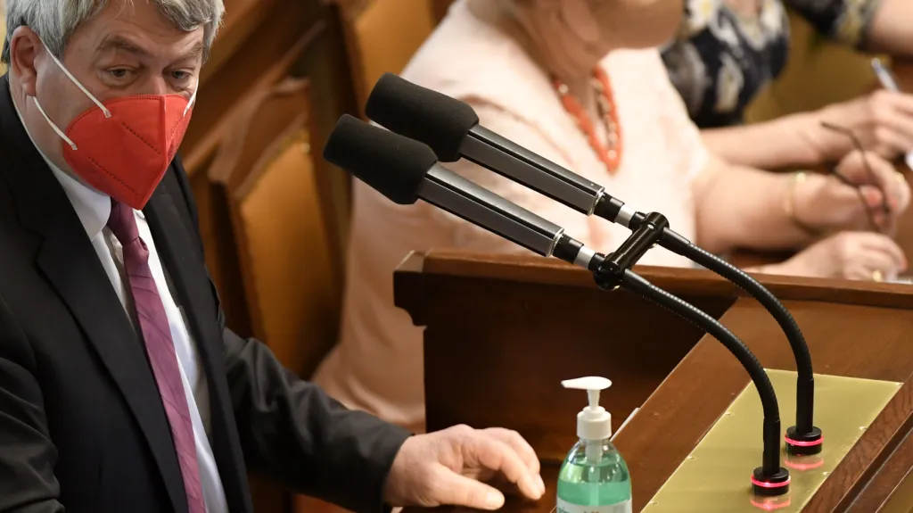 Vojtěch Filip oznámil, že komunisté odejdou ze sálu
