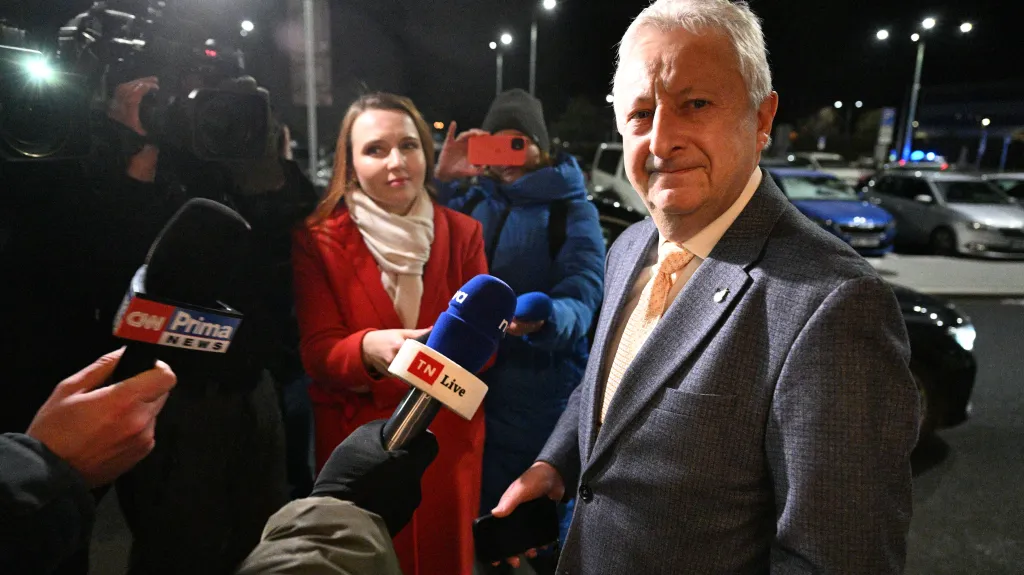 Ministr obrany Jaromír Zůna (za SPD)