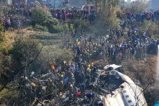 Nejméně 69 lidí zemřelo při havárii letadla v Nepálu