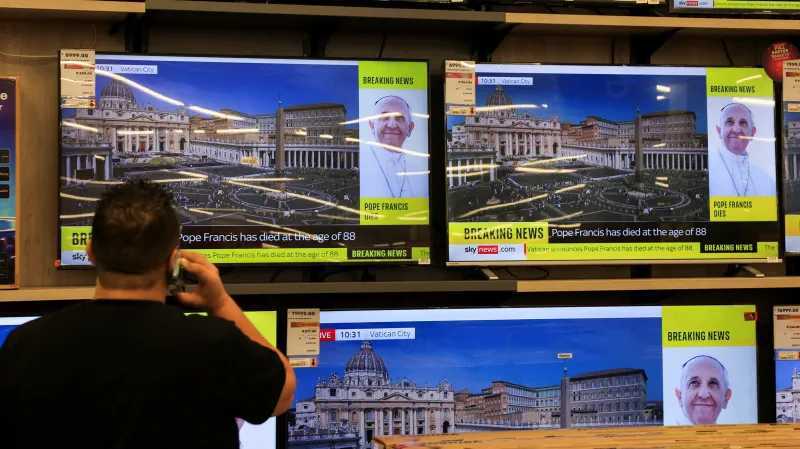 Zpráva o úmrtí papeže obletěla celý svět včetně Kapského města