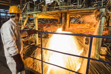 Ocel, pneumatiky i chemikálie. Světový trh zaplavily čínské průmyslové výrobky