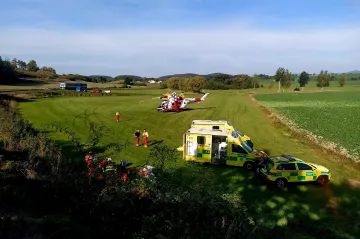 Vlak vjel do skupiny lidí, kteří pracovali na trati. Dva zahynuli