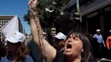 Prvomájoví demonstranti se v Aténách spoutali řetezy