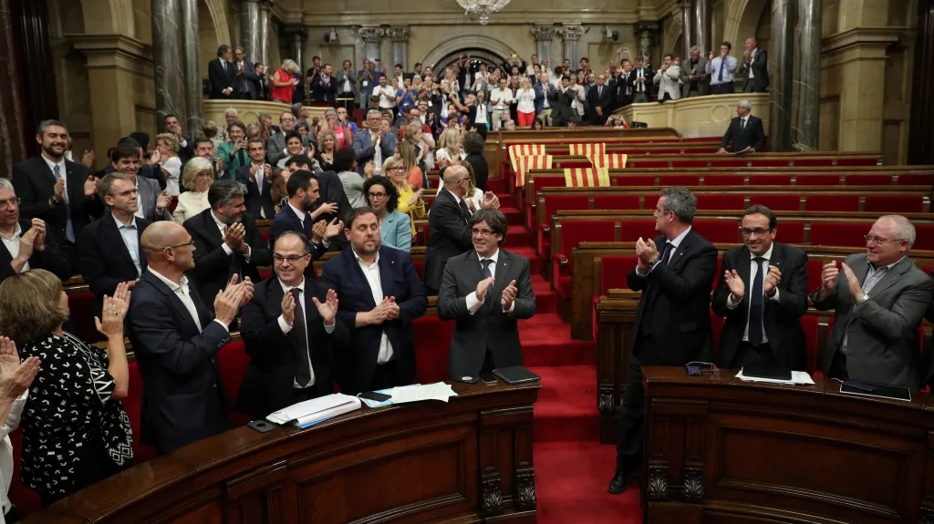 Katalánský parlament schválil referendum o nezávislosti