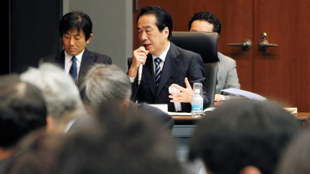 Naoto Kan před vyšetřovací skupinou
