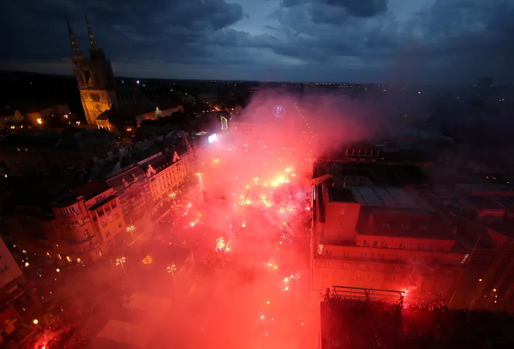 Chorvatský fotbalový národní tým v ulicích Záhřebu po návratu z MS v Rusku, kde vybojoval stříbrné medaile