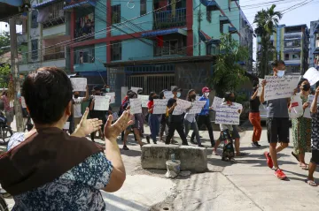 Bezpečnostní složky v Myanmaru zakročily krvavě. Zabily přes 80 protestujících, tvrdí Reuters