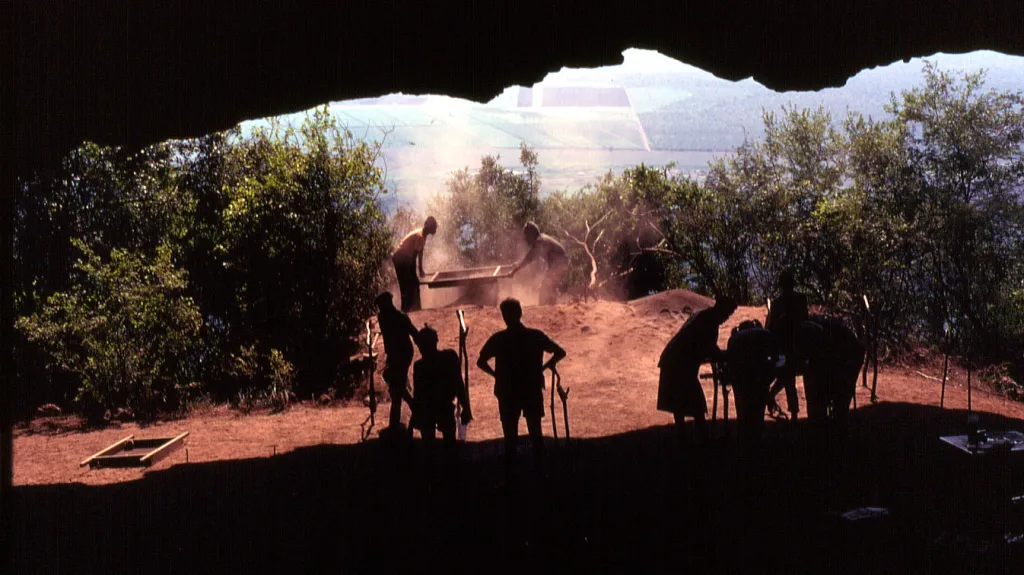 Ústí jeskyně Border