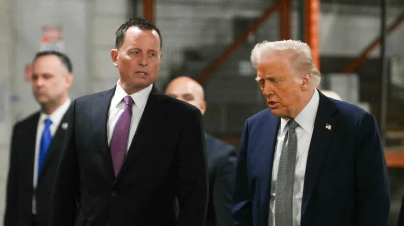 Richard Grenell (vlevo) a Donald Trump v Kennedyho centru na jaře 2025