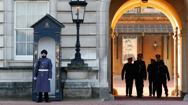 Jatinderpal Singh Bhullar před Buckinghamským palácem
