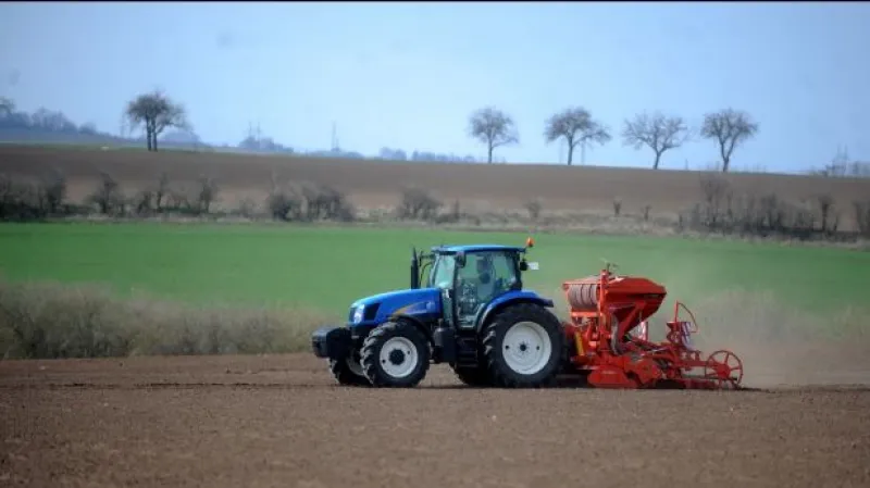 Zprávy 16:00: Zelená nafta vyjde stát ročně na 1,3 miliardy