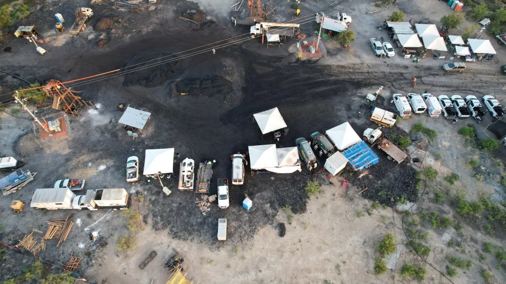 Šachta uhelného dolu, který se zřítil a zavalil horníky v mexickém městě Coahuila