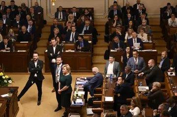 Poslanci schválili příspěvek pět tisíc na dítě, pozměňovací návrhy opozice zamítli