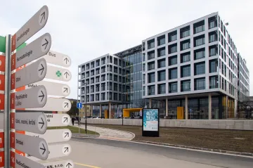 Pardubická nemocnice má nový pavilon centrálního urgentního příjmu za dvě miliardy