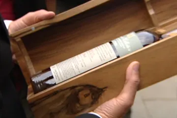 70letý Zeman dostal 70letý koňak