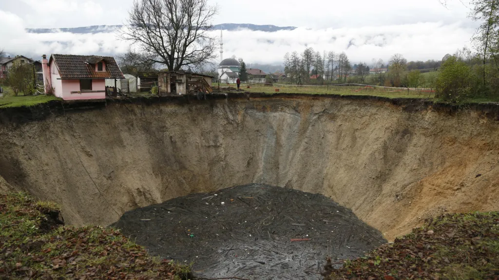 V bosenské vesnici Sanica zmizel rybník