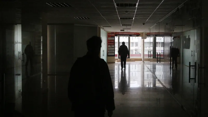 Obyvatelé panelového bytu se musí obejít bez elektřiny