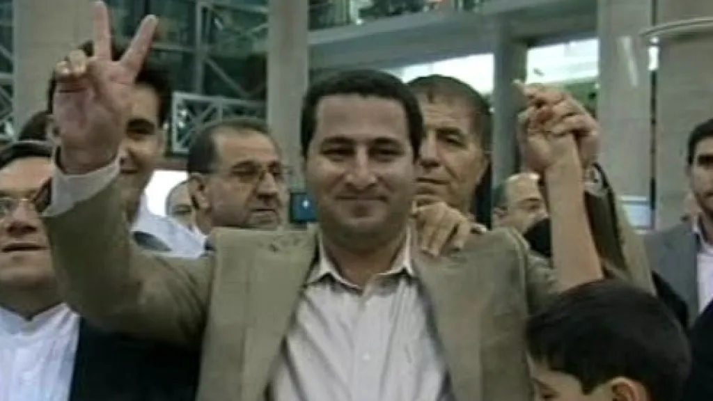 Šahram Amírí na teheránském letišti