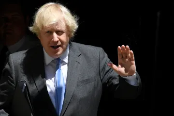 Pandemie je katastrofa. Ekonomika dostane masivní pomoc, řekl Johnson