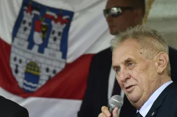 Zeman vzal zpět kasační stížnost v kauze profesorů. Trvá ale na tom, že Ošťádal a Fajt mají morální vady