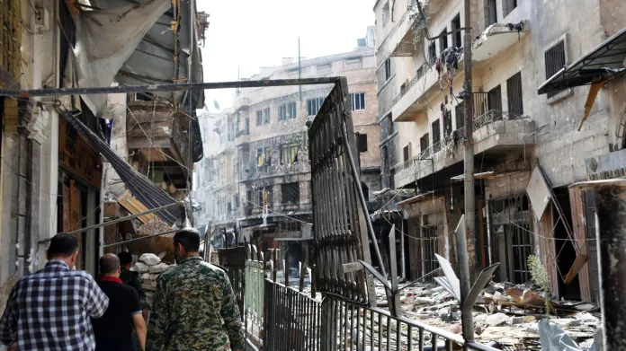 Rozvrácené Aleppo - pohled do kraje pod palbou