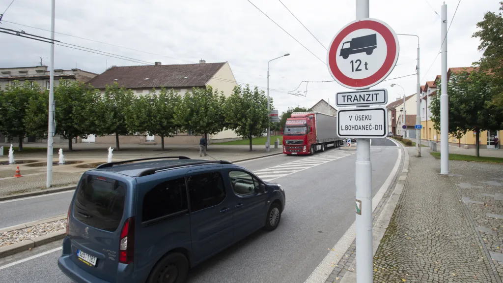 Opravená část silnice II/211 v Lázních Bohdaneč
