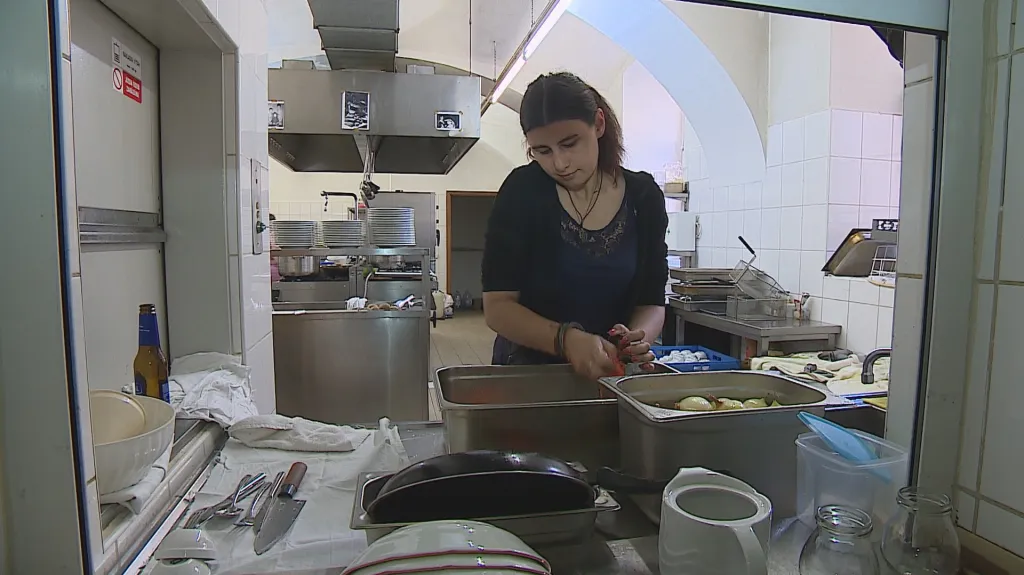 Kuchyně ukrajinské restaurace Buď Laska ve Vranově nad Dyjí