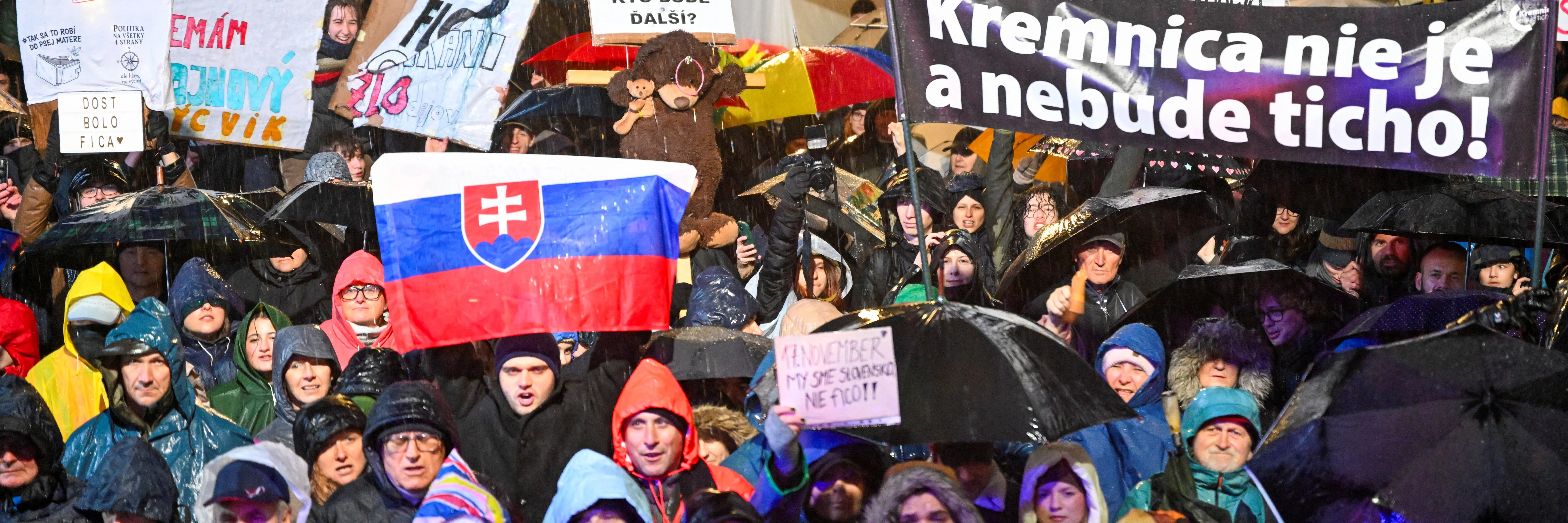 Varovný signál pro Česko, říká publicista k dění na Slovensku