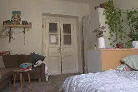 Stále více lidí bydlí ve sdíleném nájmu. Zdražování bude pokračovat