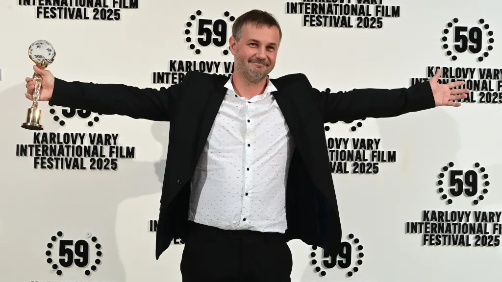 Miro Remo s Křišťálovým glóbem za dokument Raději zešílet v divočině