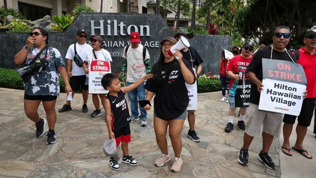 Protesty hotelových zaměstnanců v havajském Honolulu