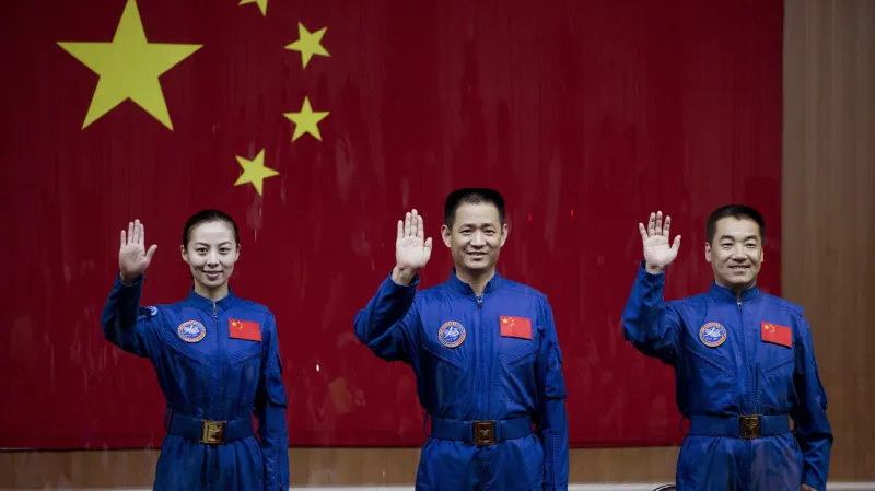 Wang Ja-pching, Nie Chaj-šeng, Čang Siao-kuang