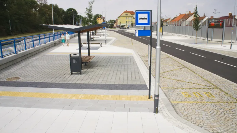 Z fondů EU obce získávají peníze hlavně na infrastrukturu. Na snímku nový terminál v Třebíči