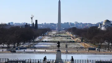 Pohled na National Mall při přípravách na inauguraci Donalda Trumpa