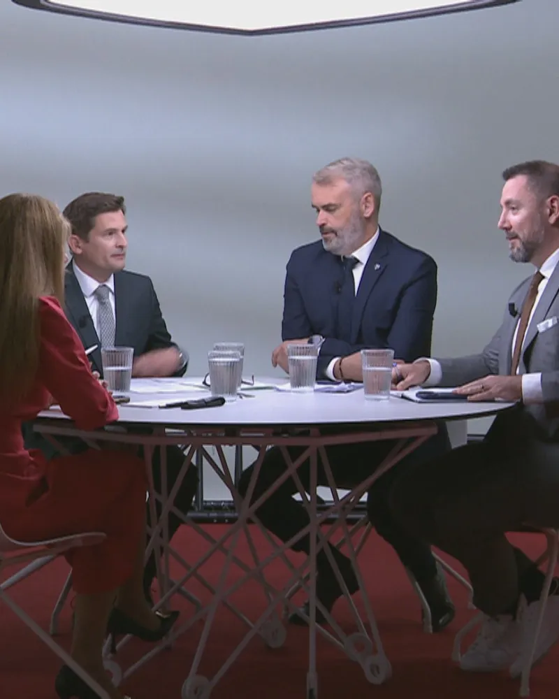 Evropa má poslední šanci se sjednotit, míní Dvořák. Červený varuje před federalizací