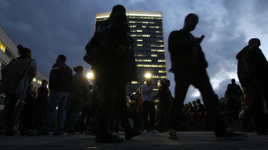 Protest před parlamentem v Sarajevu