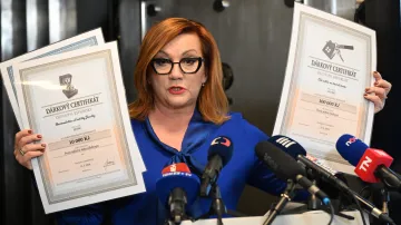 Ministryně Alena Schillerová (ANO) představuje opětovné spuštění Dluhopisu Republiky