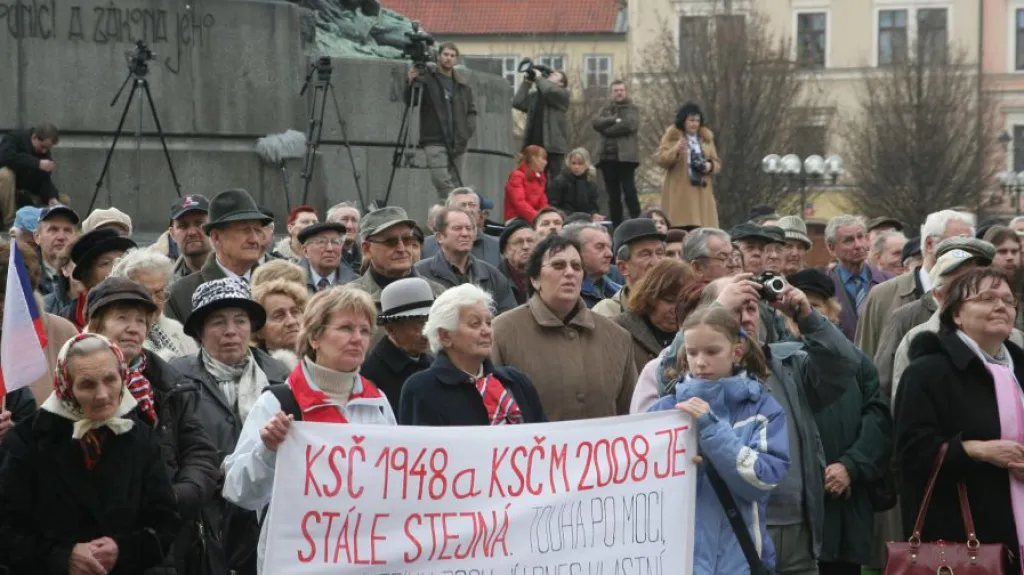 Demonstrace na Staroměstkém náměstí 2008