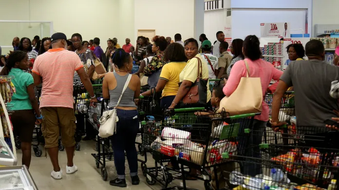 Jamajčané se připravují na příchod hurikánu Matthew