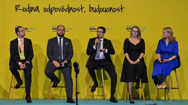 Na snímku zleva jsou kandidáti na členy předsednictva KDU-ČSL Jakub Formánek, Václav Pláteník, František Talíř, Libuše Hubáčková a Monika Brzesková