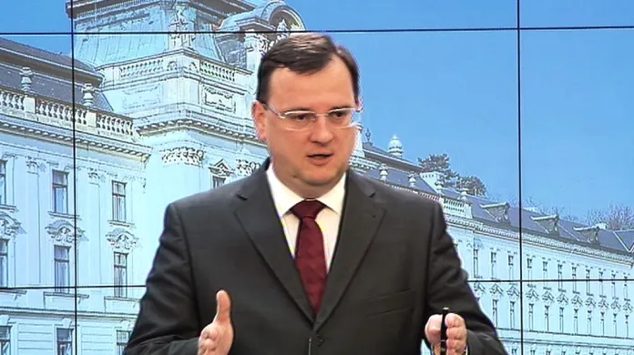 Premiér Petr Nečas představil úsporný plán.