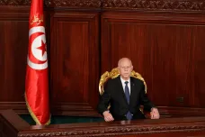 Tuniský „Robocop“ likviduje opozici a došlápl si na migranty