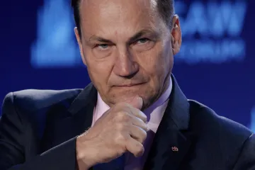 Sikorski hrozí po sabotáži na železnici „nediplomatickou“ odpovědí