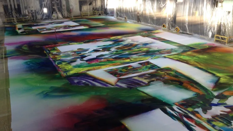 Katharina Grosse (15. 2. 2018 – 7. 1. 2019). Německá umělkyně promění velkou dvoranu Veletržního paláce ve snovou krajinu. Velkolepá instalace Wunderbild vznikla na míru tomuto prostoru, návštěvníkům má připomenout středověkou nástěnnou malbu i jeskynní lůno.