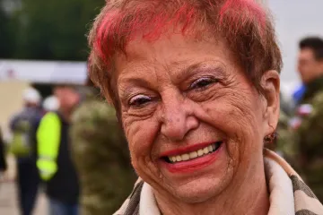 Manžel se dívá z nebe, věří vdova po letci Škarvadovi